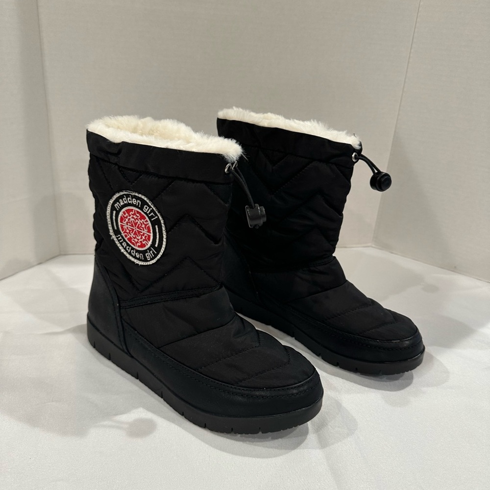 Madden Girl Women's Puffer Ankle Boots in black sz 8